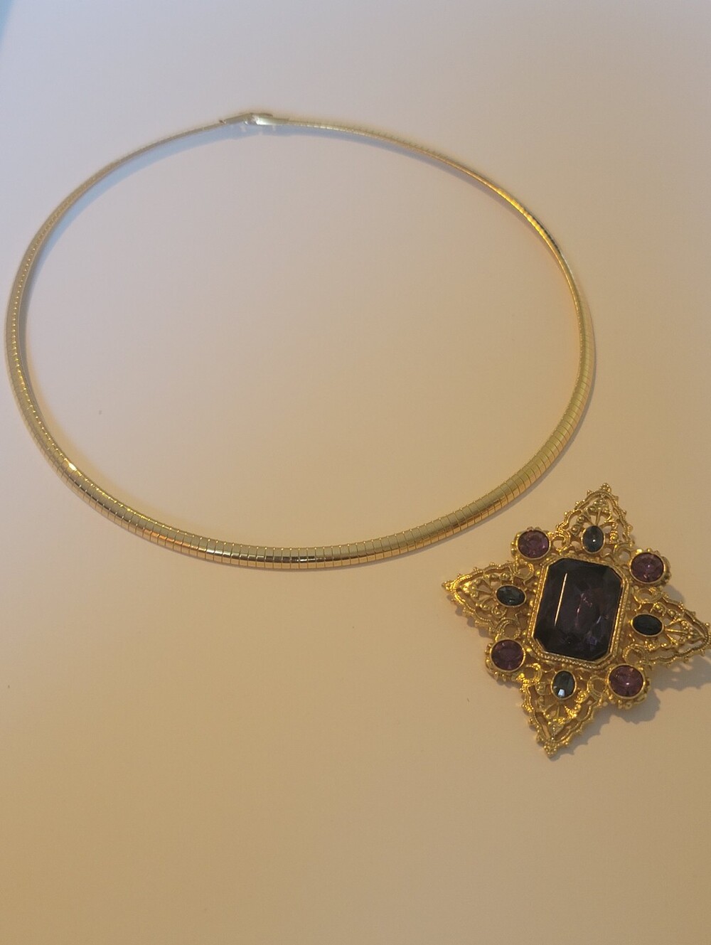 1928 Purple & Blue Faceted Glass Brooch Pendant Goldtone Omega - Estate - Picture 5 of 7